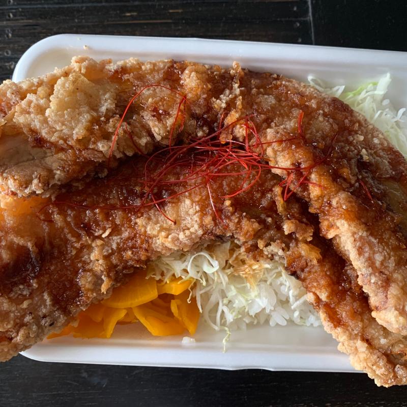 豚バラ唐揚げ連接バス丼(デカ盛り唐揚げ専門店キッチン BUS STOP)
