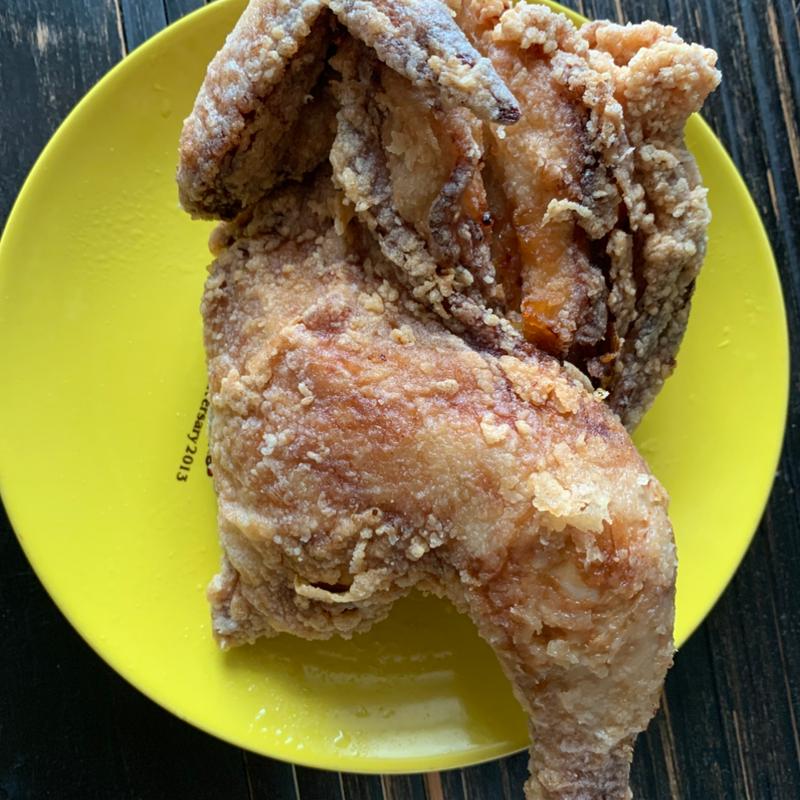 丸鶏の半身唐揚げ(デカ盛り唐揚げ専門店キッチン BUS STOP)