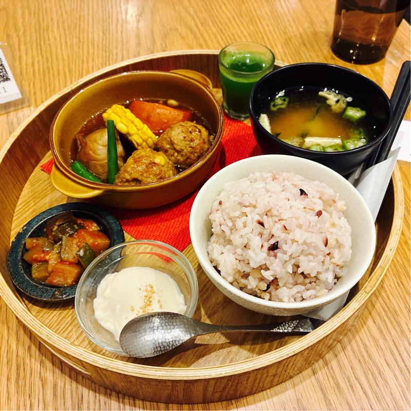 39品目の健康定食(玄米&やさい食堂 玄三庵 淀屋橋odona店)