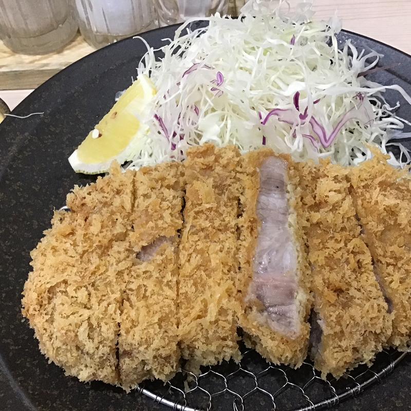 SPF「十和田湖高原ポーク桃豚」リブロース　250g(とんかつロク 京急川崎店)