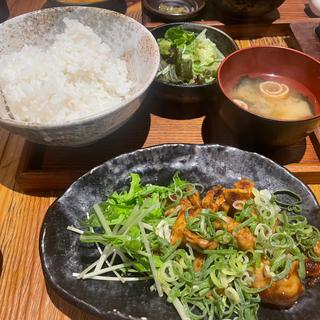 鶏ハラミのにんにく醤油炒め定食(炭火焼鳥わだち)