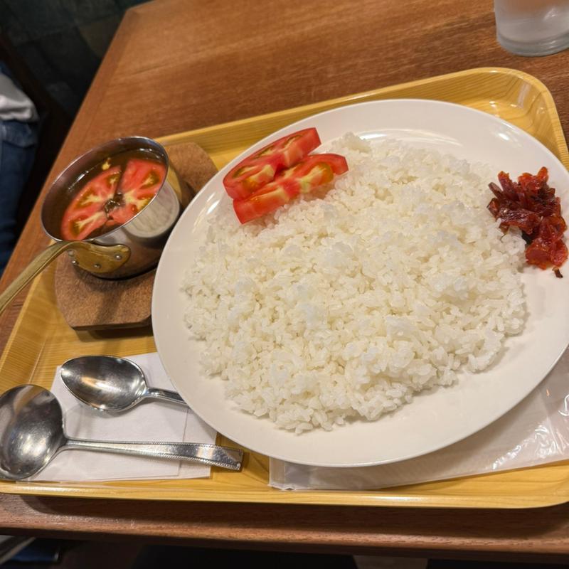 トマトとチーズのカレー　大盛り(ガンジー )