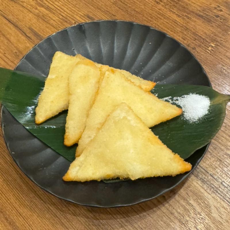 3種チーズと魚のすり身の三角揚げ(肉汁餃子のダンダダン 西葛西店)