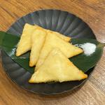 3種チーズと魚のすり身の三角揚げ