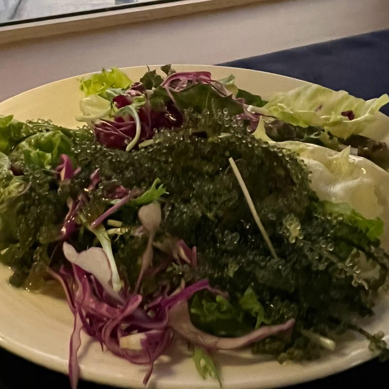 海ブドウサラダ(ノボテル沖縄那覇)