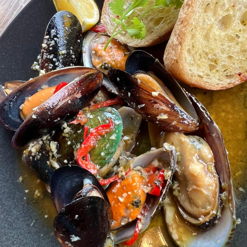 ムール貝のガーリックバター(Airando FIJI Restaurant(アイランド フィジーレストラン))