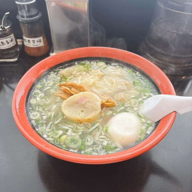 ワンタン麺(塩) 煮玉子付(函館麺厨房 あじさい 本店)