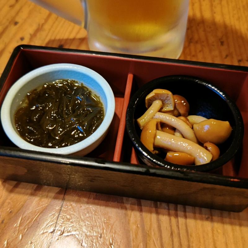 お通し(焼鳥と刺身 とりろう)