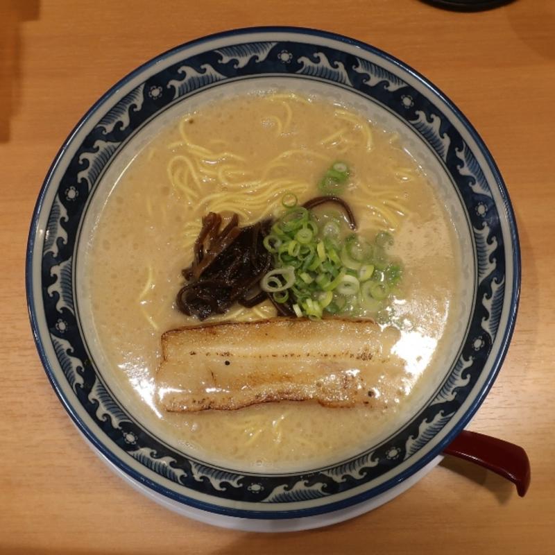 ノーマル醤油豚骨ラーメン(濃厚豚骨ラーメン 豚と小麦)