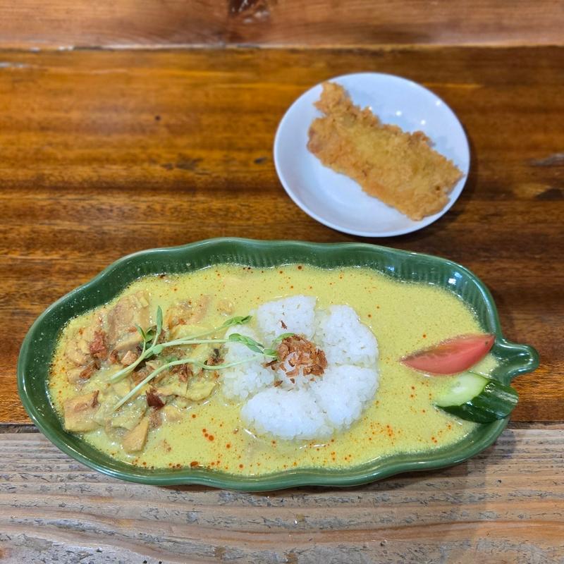 ココナッツカレー
(ウコンスープ･デザート付き)(スカスカ)