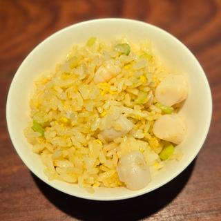ホタテとアスパラ入りオレンジ風味のチャーハン