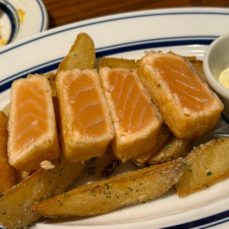 サーモンのフィッシュ＆チップス(立川ビアホール)