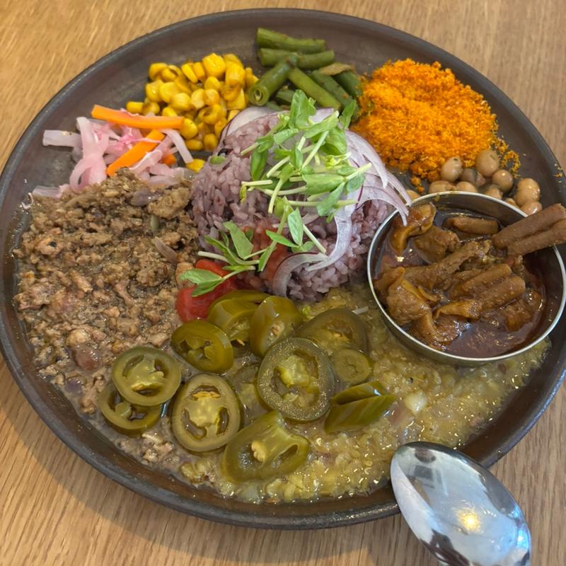 あいがけ　【出汁キーマ&豚ホルモン】(虹の仏 )