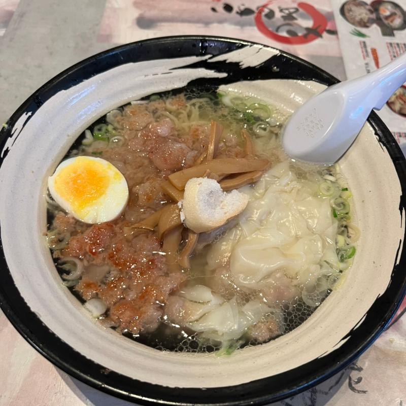 背脂ワンタン麺(麺厨房あじさい 紅店 （函館ベイ美食倶楽部店）)