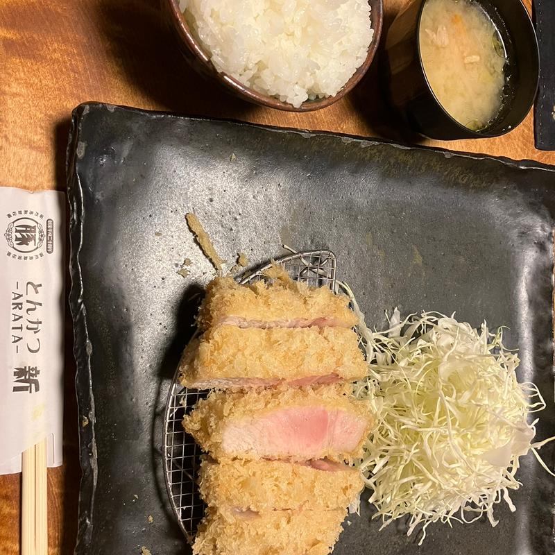 厚切りロースカツ(ダイニングカフェ　新 )