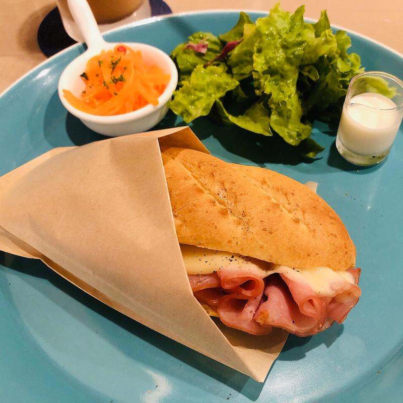 ハムと北欧チーズのサンドウィッチ(オスロコーヒー 新宿サブナード店)
