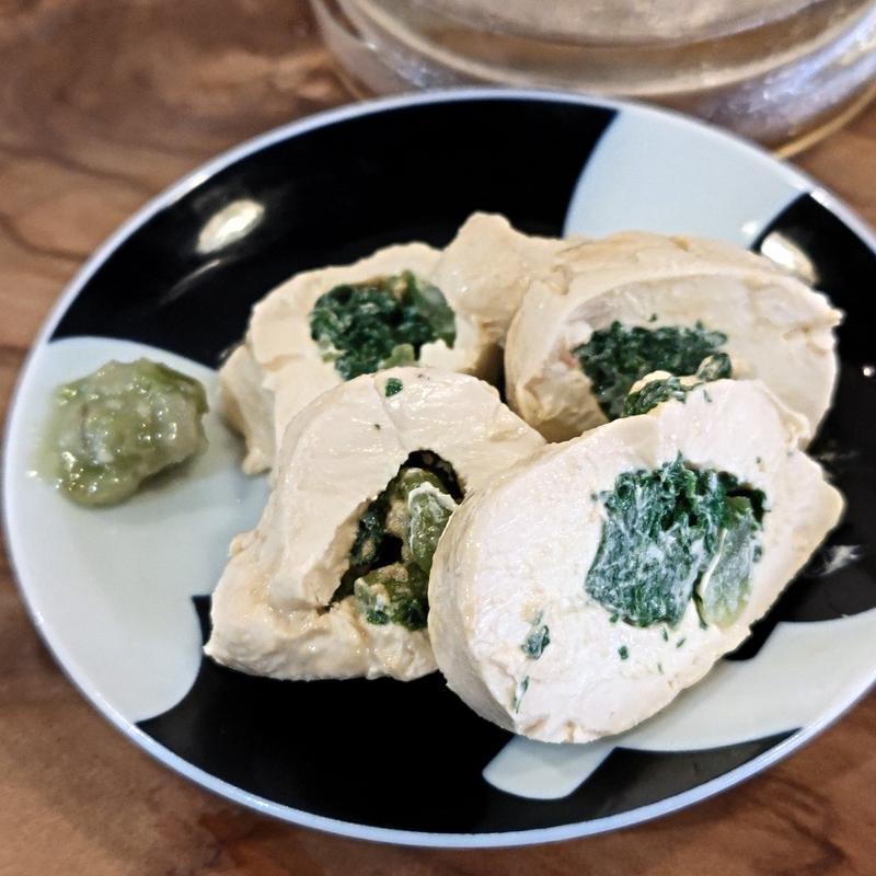 わさび醤油✕わさび菜のクリームチーズロール(和い和いイタリアン酒場 とんとんとんきぃ)