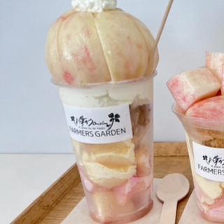 贅沢！朝採りまるごと桃のパフェ(よつ葉のクローバーFARMERS GARDEN)