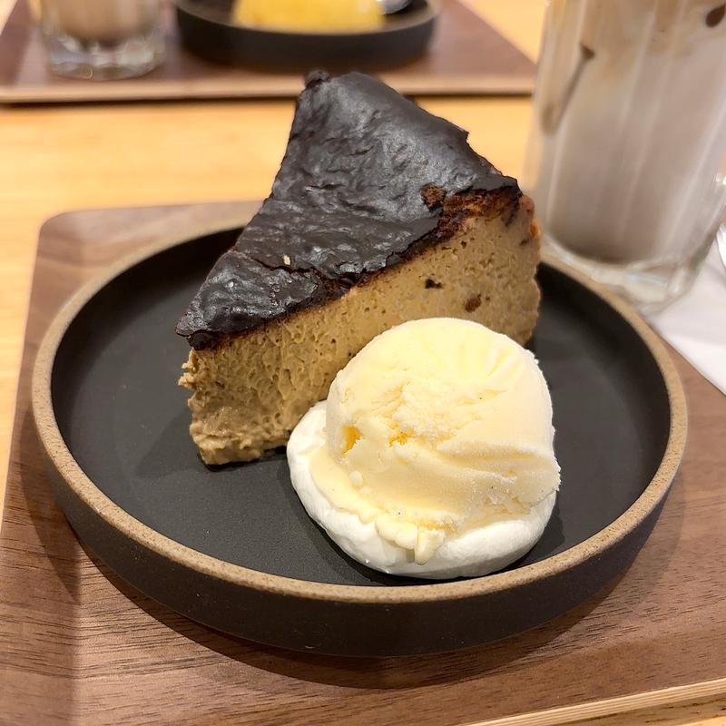 エスプレッソバスクチーズケーキ(ピークローストコーヒー)