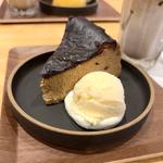 エスプレッソバスクチーズケーキ