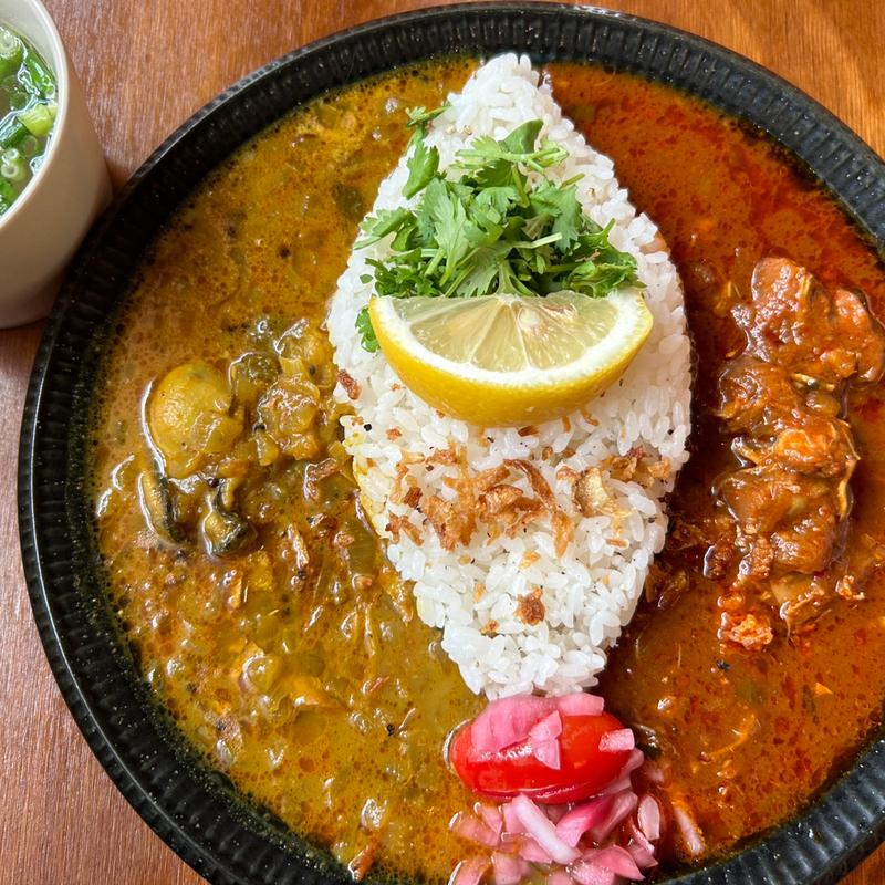 カンテラダブル盛り(トマトチキンカレーと牡蠣カレーの二種盛り)(お酒とスパイス カンテラ)