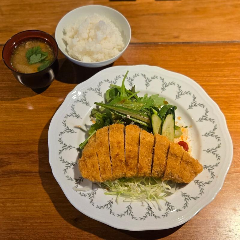 とんかつ ロース180g(サラダ盛り･ライス･豚汁付き)(プチレストランないとう)