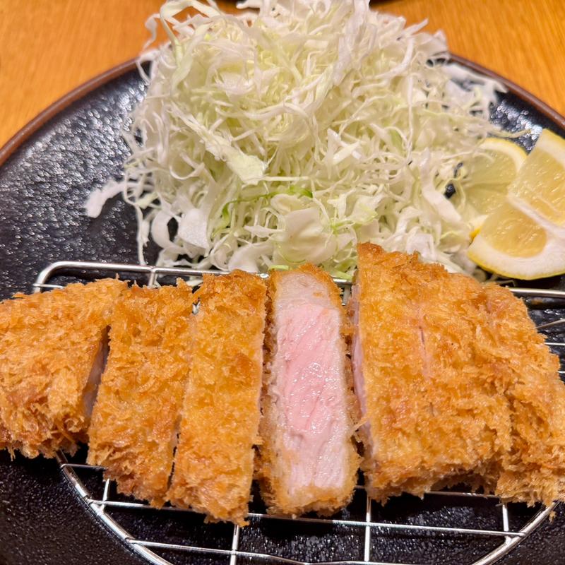 紅秀麗豚　ロースかつ定食(さくたろう)