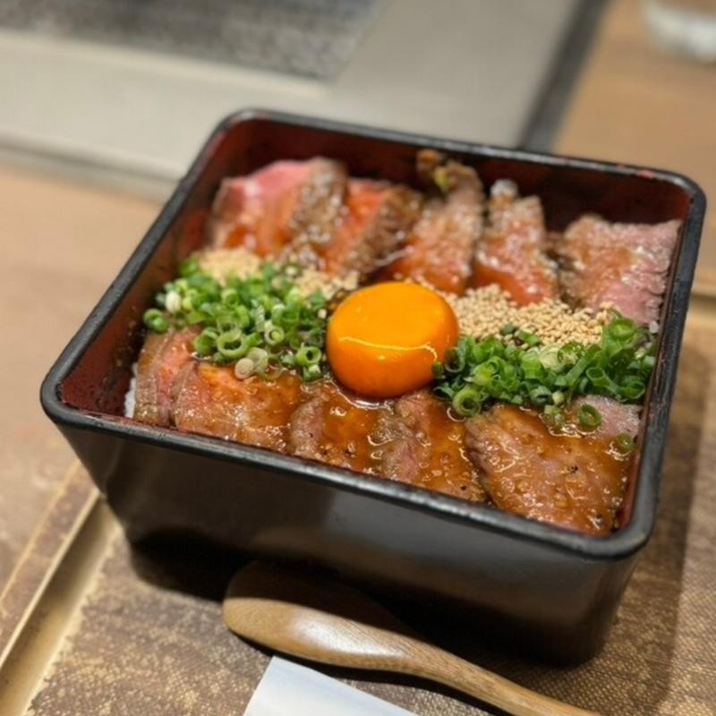 月見カルビ重(天神黒毛流 焼肉 参星(みつぼし))