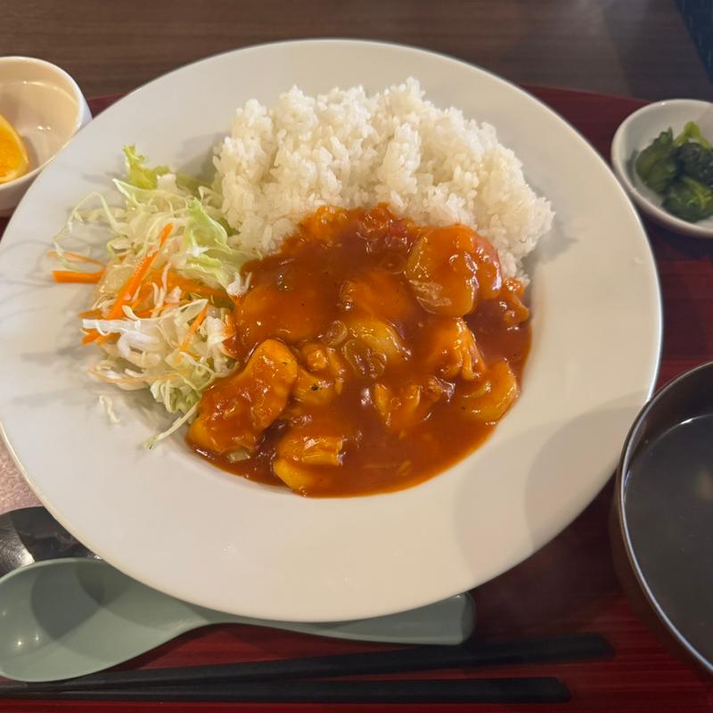 エビとイカのチリソース丼(あいらくてい )