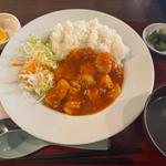 エビとイカのチリソース丼