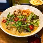 今週の限定カレー 茄子とホタテの冷やしグリーンカレー