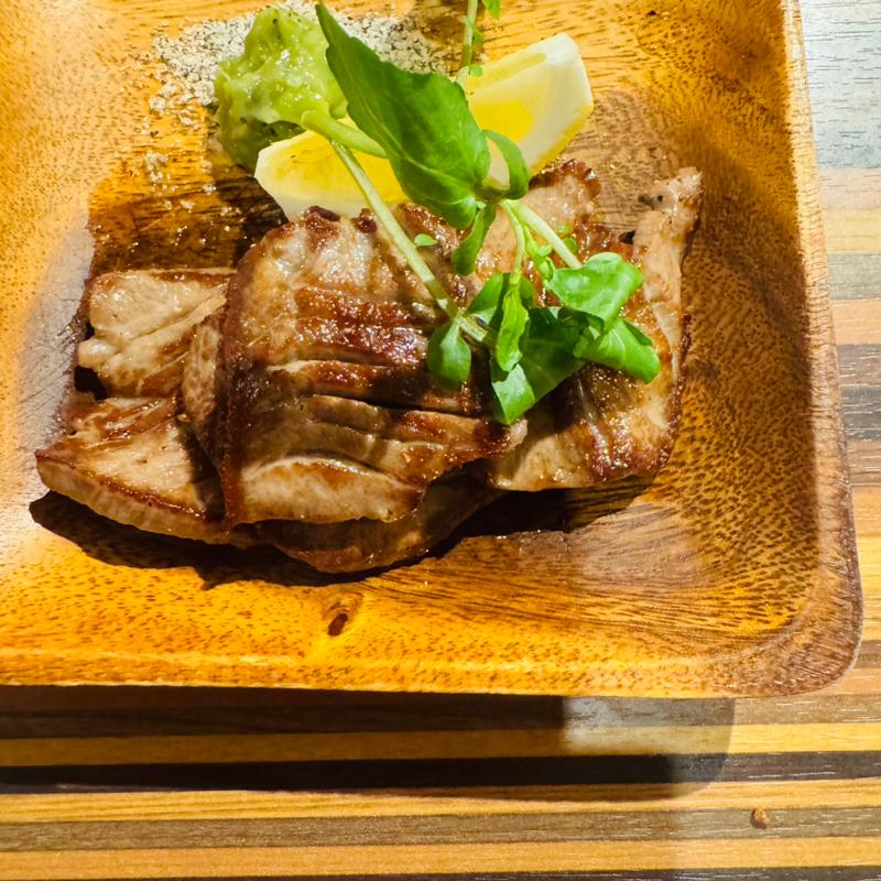 厚切り牛タン(駅前ワインビストロ わたなべ精肉店 徳島駅前店)