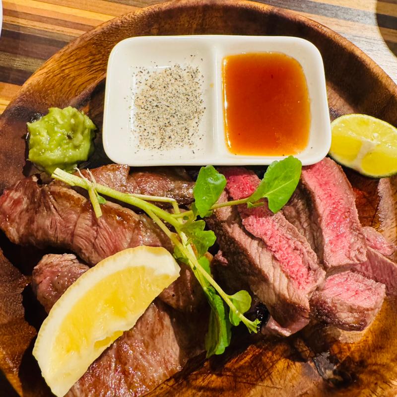 鹿肉ロースと阿波牛みすじステーキ盛合わせ(わたなべ精肉店 )