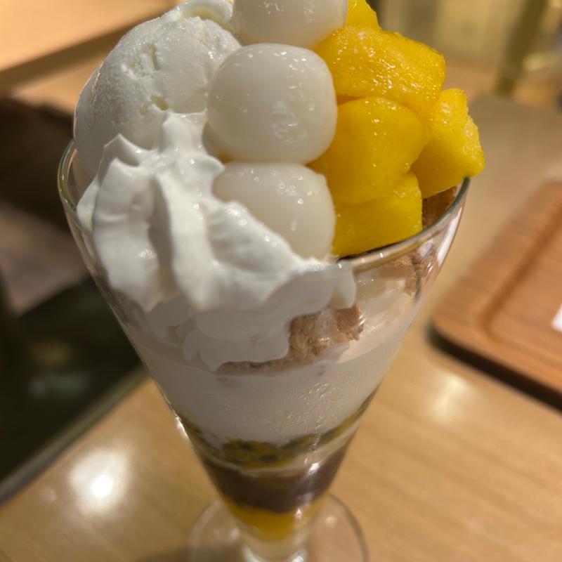 マンゴー＆パッションフルーツのパフェ(nana’s green tea ジョイナス店)