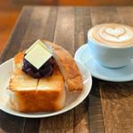 あんバタートースト カフェラテ