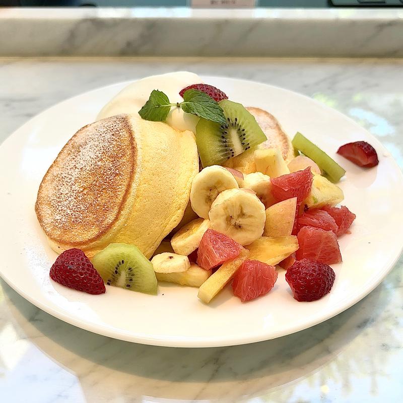 季節のフレッシュフルーツパンケーキ(幸せのパンケーキ 北新地店)