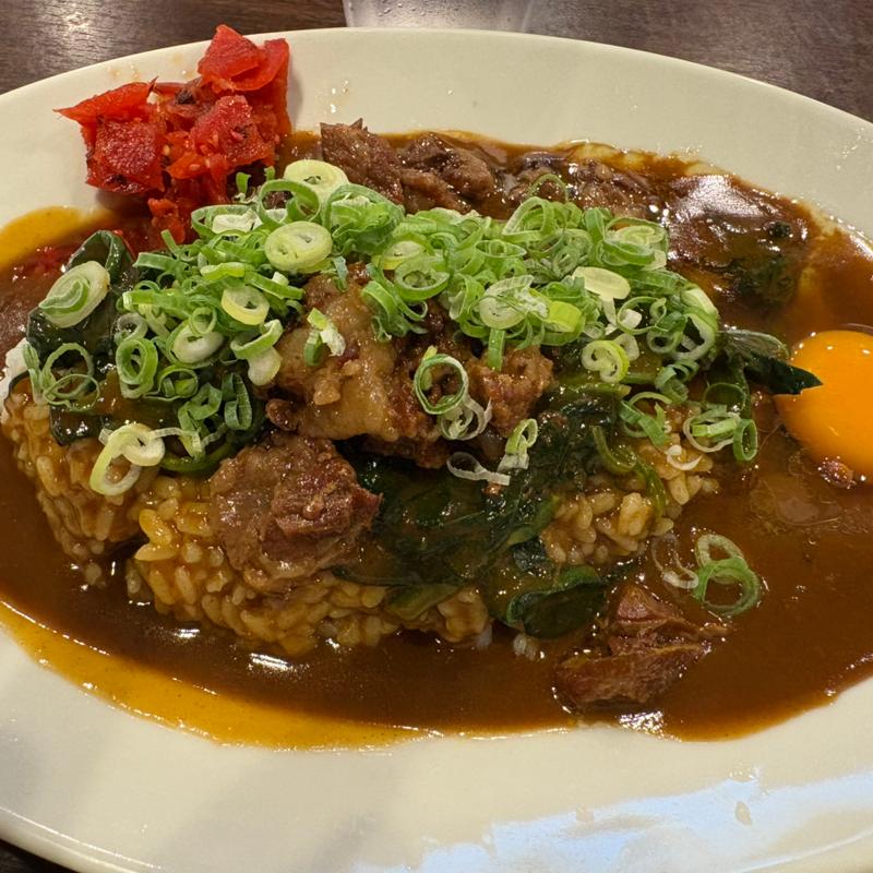 特製牛スジカレーほうれん草トッピング黄色(スパイスドリーム淀屋橋店)