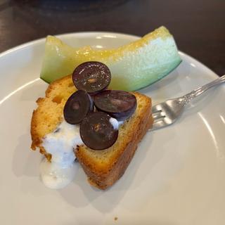 シフォンケーキブドウとメロン
