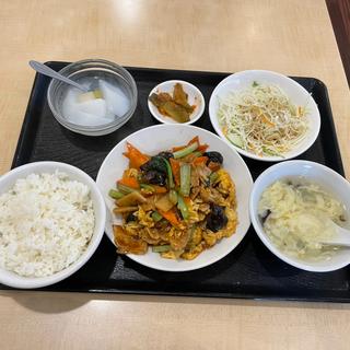 豚肉と玉子のキクラゲ炒め定食