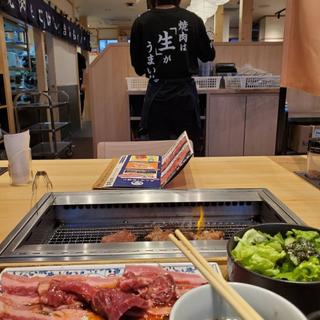 生カルビ、生ハラミ、生ロース3種盛り定食＋ミニチョレギサラダ(焼肉食堂まんぷく 川口道合店)