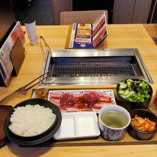 生カルビ、生ハラミ、生ロース3種盛り定食＋ミニチョレギサラダ