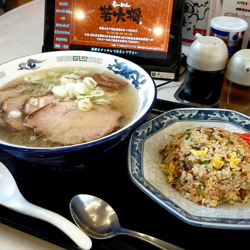 塩チャーシューメン 半チャーハン(ら〜めん 若大将)