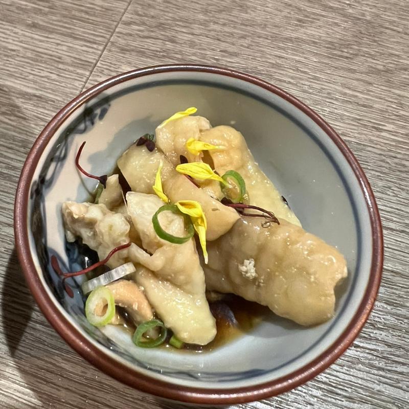 お通し 鶏皮ポン酢(炭火焼鳥ハチイチ)