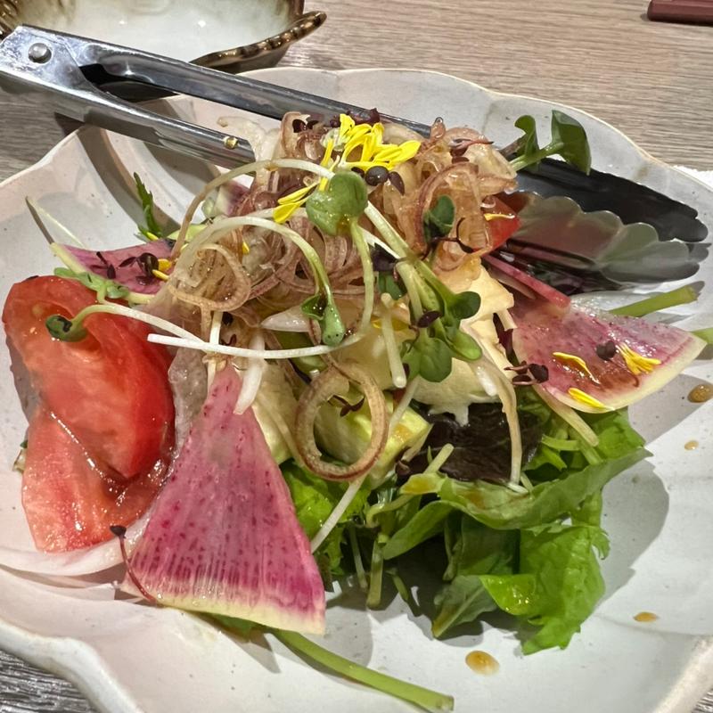 ミョウガのサラダ(炭火焼鳥ハチイチ)