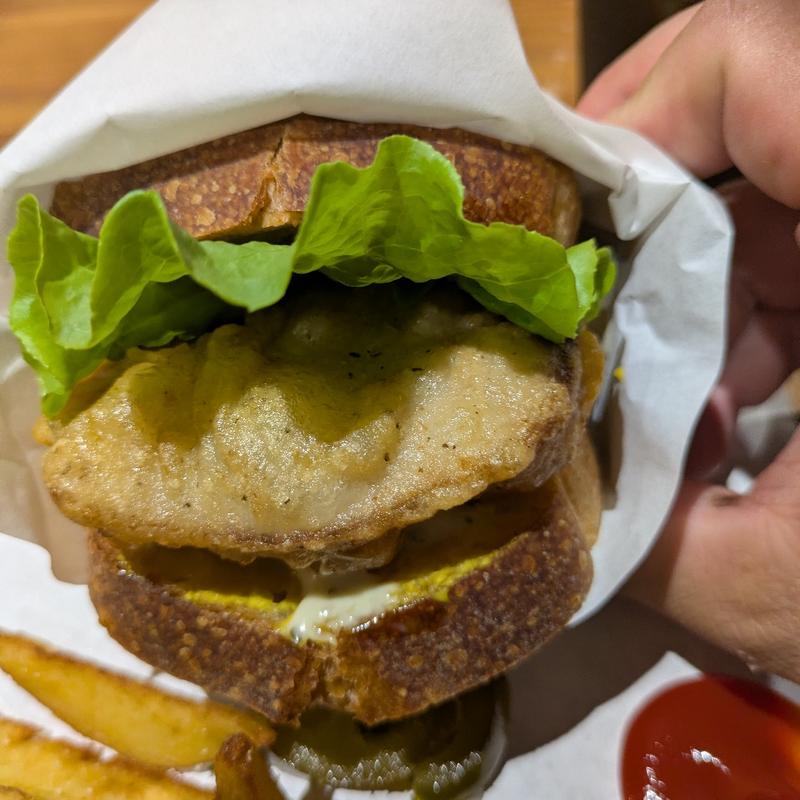 フィッシュサンドセット チーズ＆たまり醤油ソース(FRIED LAND(フライドランド))