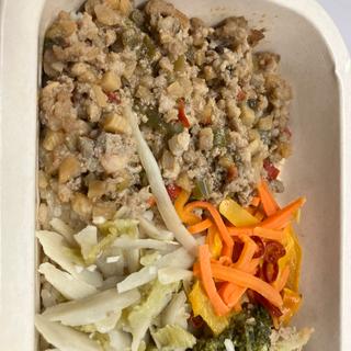 あえて、ホーリーバジル香るガパオ、枝豆と生姜のまぜごはん