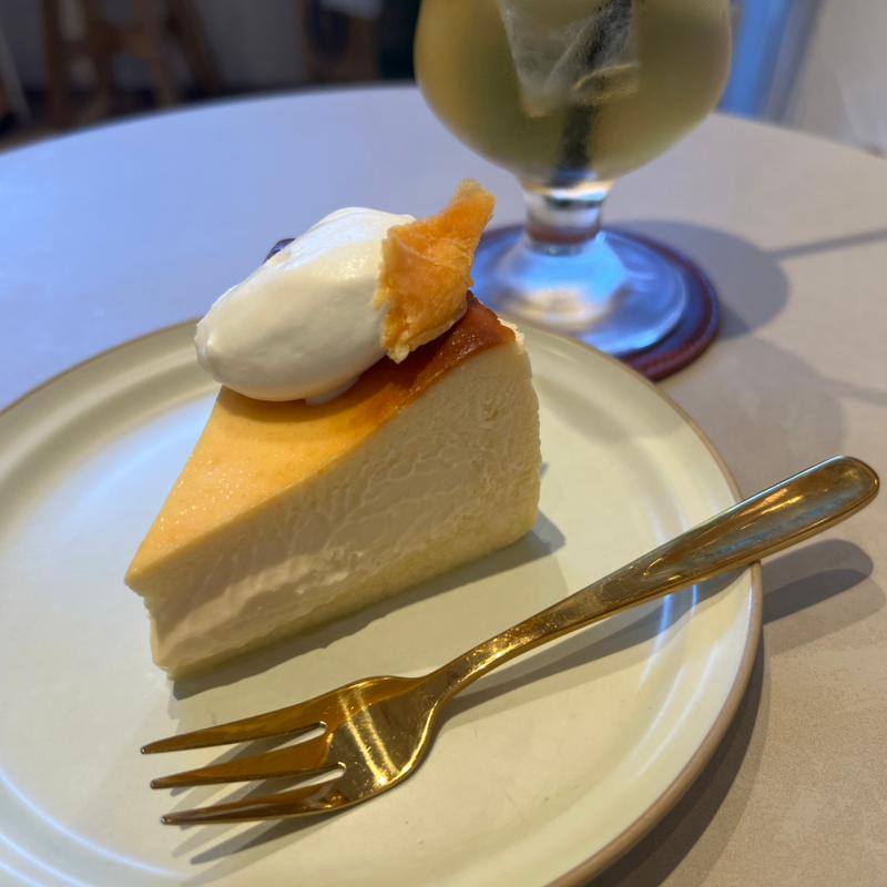 サンセットメロンバスクチーズケーキ(JHONDEE COFFEE)