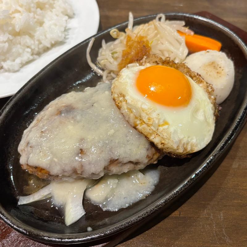 ハンバーグ（ガーリック）+目玉焼き(牛舎)