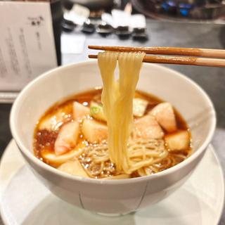 桃とフィンガーライムの冷やしラーメン