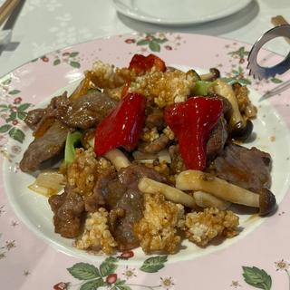 牛肉とサクサクおこげのオイスタース炒め